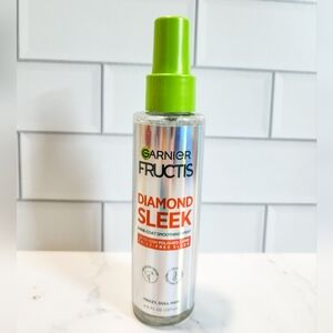 Garnier FructisDiamond Sleek Shine-Coat Smoothing Spray